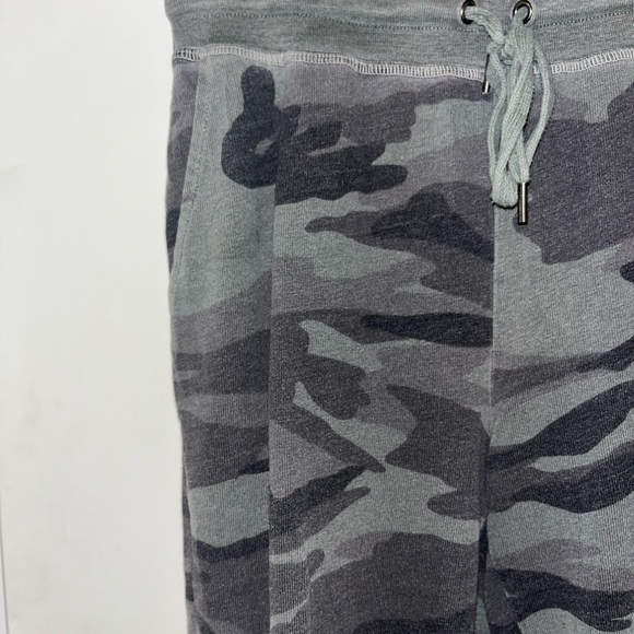 Size S camo jogger sweatpants - Picture 2 of 2